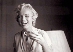 marilyn monroe drinking coffee